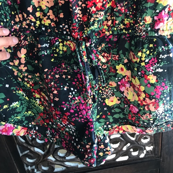 🦚 Victoria’s Secret PINK Navy Floral Romper - Picture 3 of 8